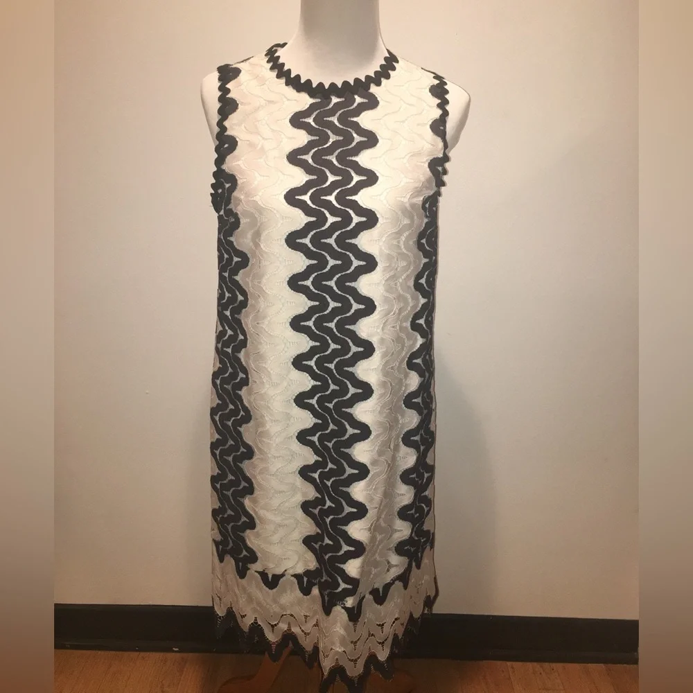 Kate Spade Lace Shift Cream and Black Dress - Size 6 - Picture 1 of 14